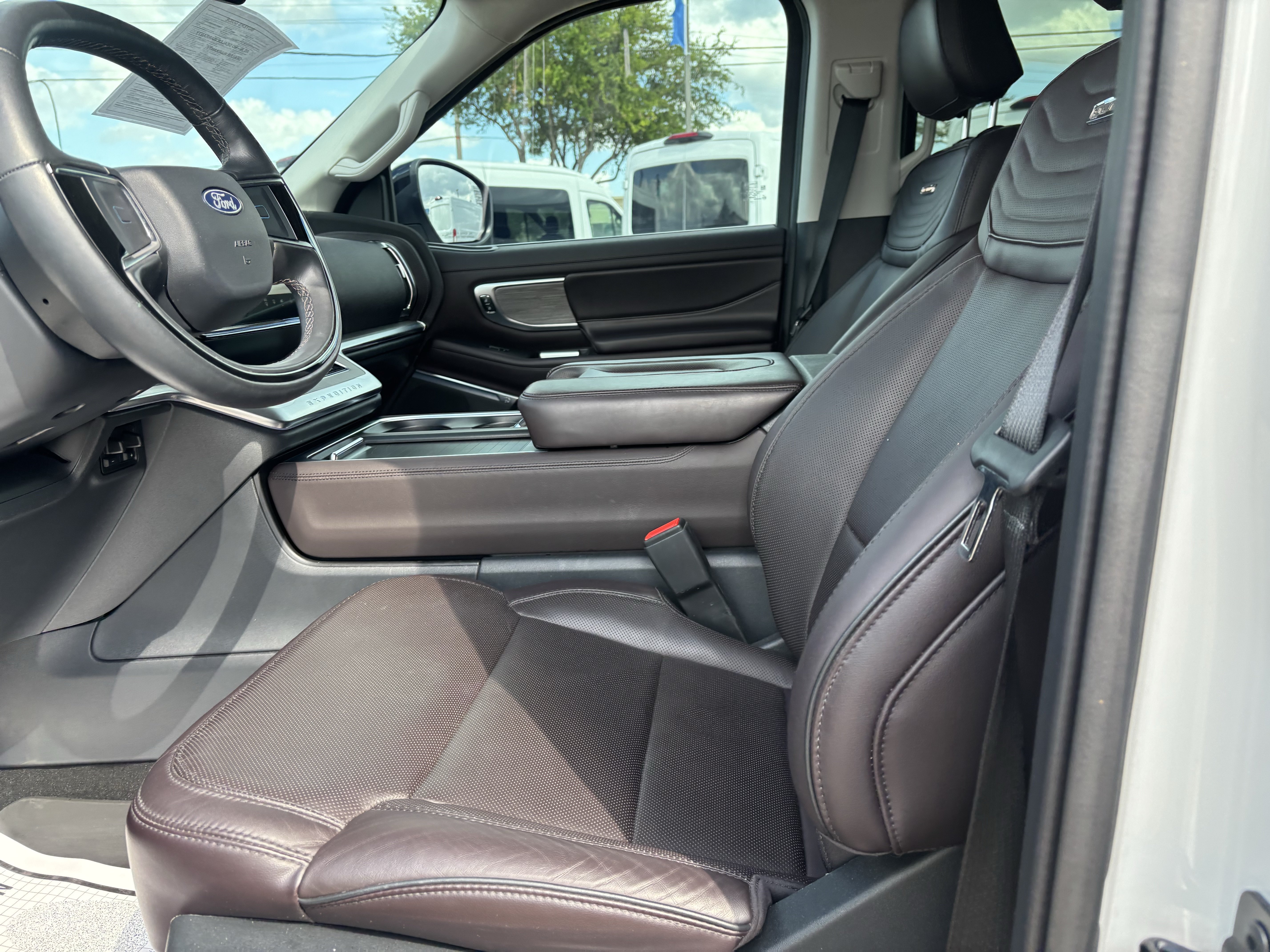 Certified 2025 Ford Expedition Max Platinum w/ Platinum Ultimate Package AWD/4WD image 10