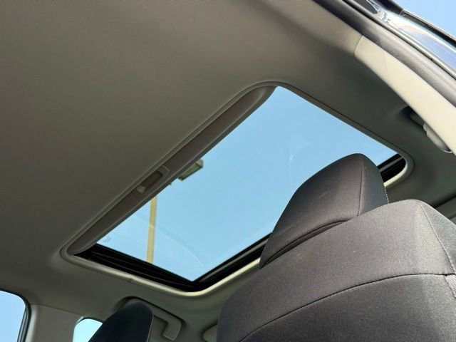 Used 2017 Toyota RAV4 XLE AWD/4WD image 15