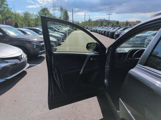 Used 2018 Toyota RAV4 XLE AWD/4WD image 28