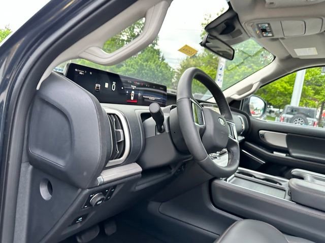 Certified 2025 Ford Expedition Active AWD/4WD image 34