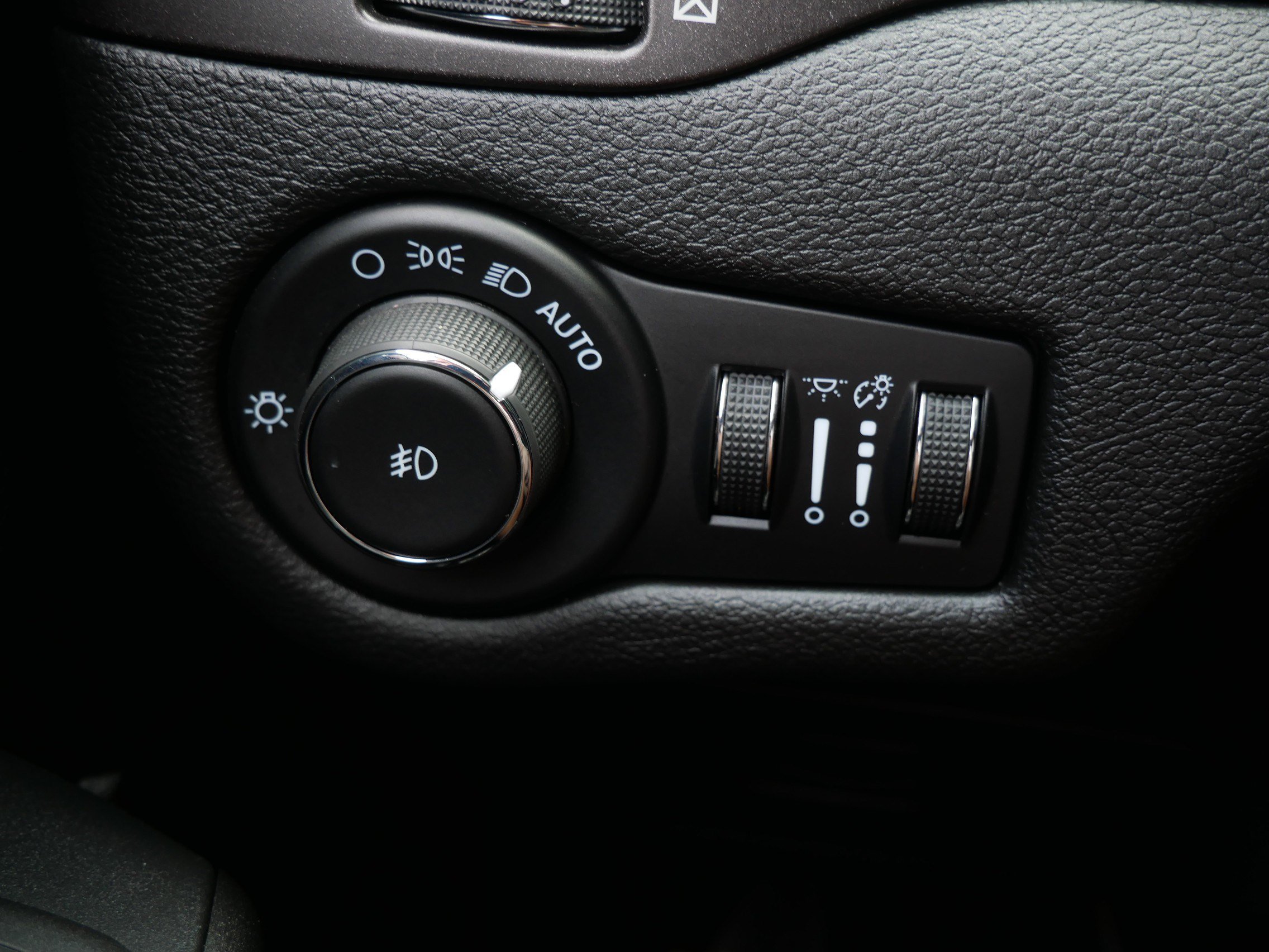 Used 2021 Jeep Cherokee Trailhawk AWD/4WD image 26