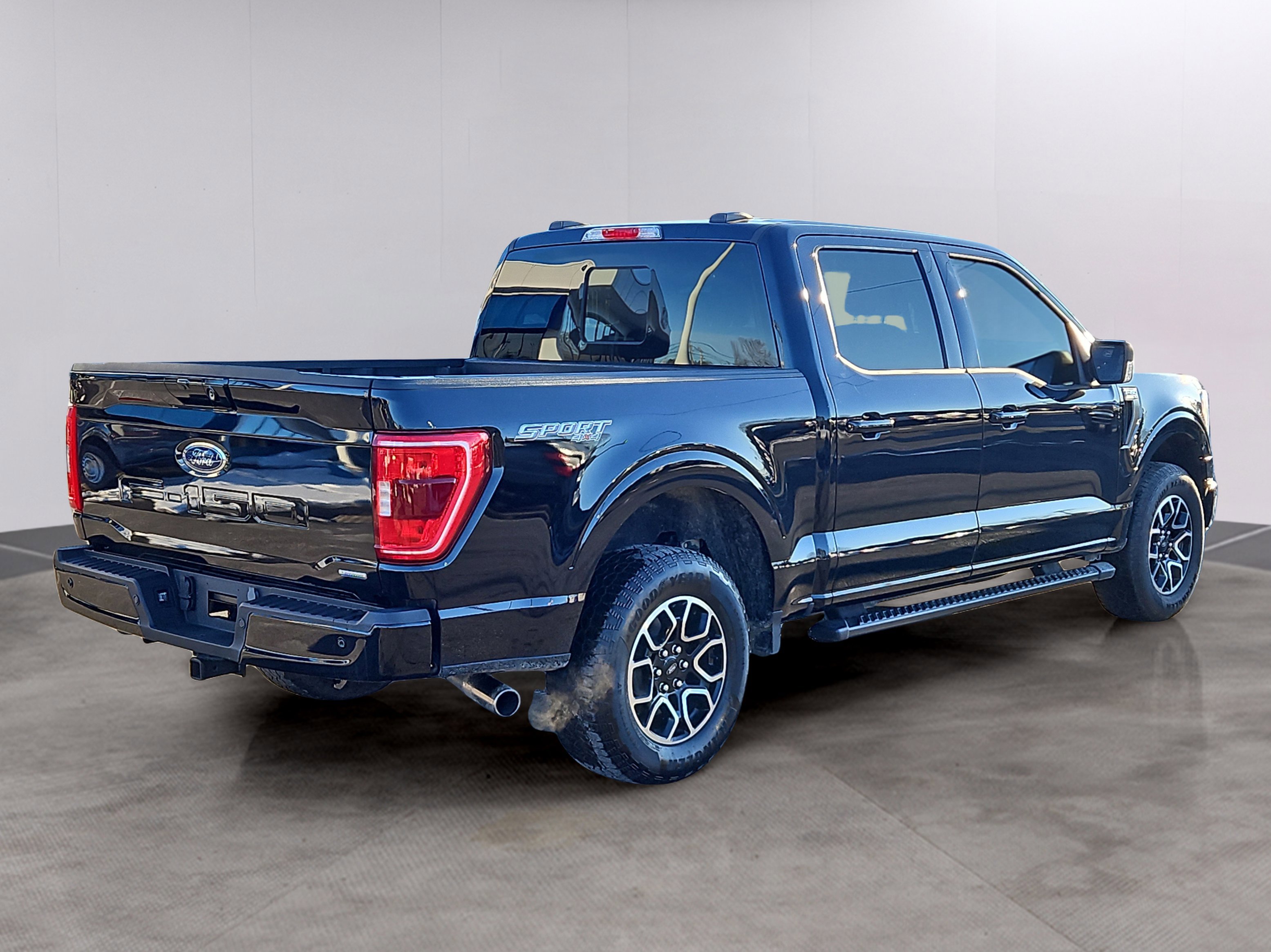 Certified 2023 Ford F150 XLT w/ Equipment Group 302A High image 4