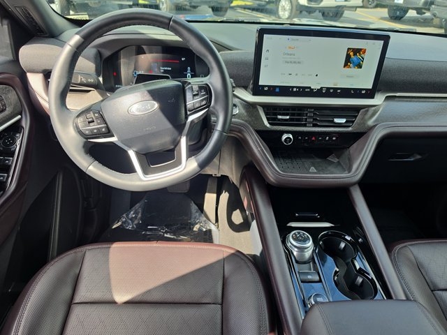 Certified 2025 Ford Explorer Platinum RWD image 17