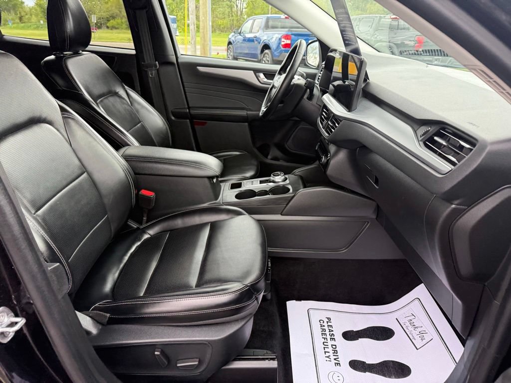 Certified 2024 Ford Escape Platinum AWD/4WD image 16