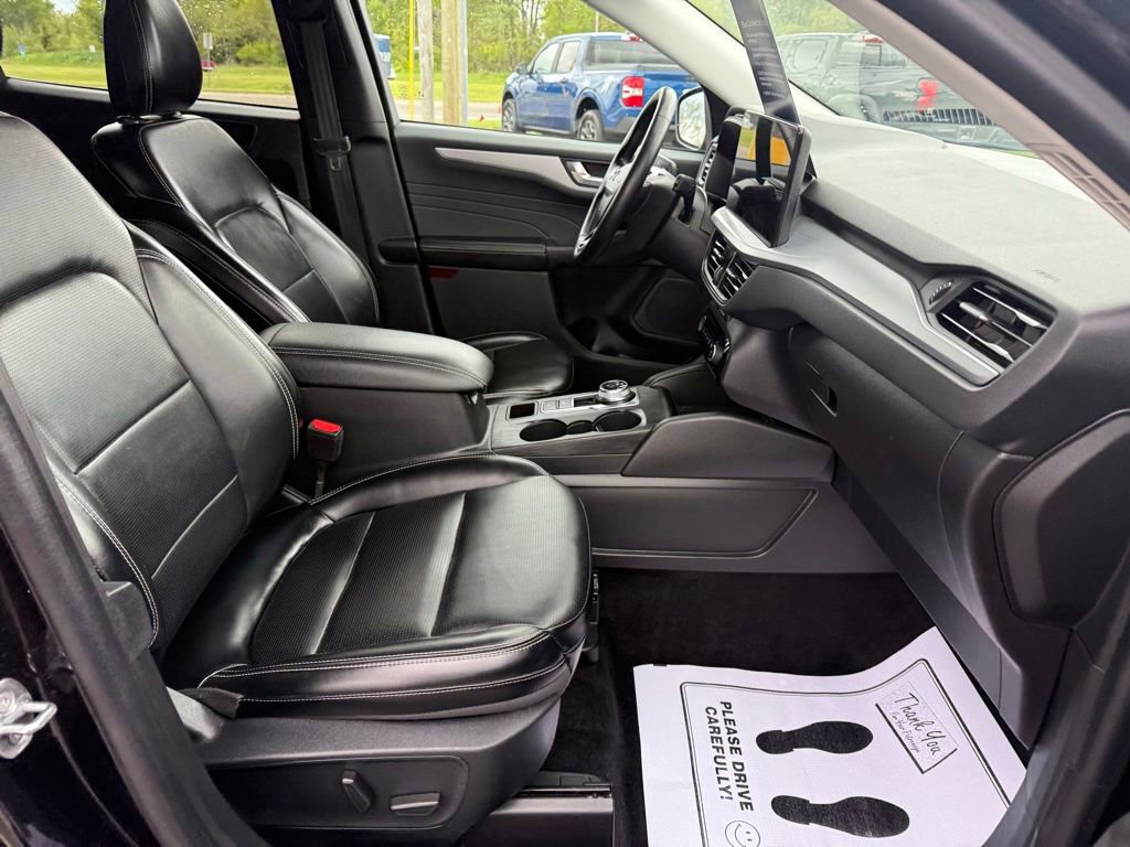 Certified 2024 Ford Escape Platinum AWD/4WD image 16