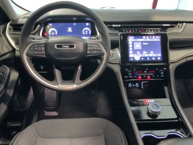 Used 2023 Jeep Grand Cherokee Laredo AWD/4WD image 16