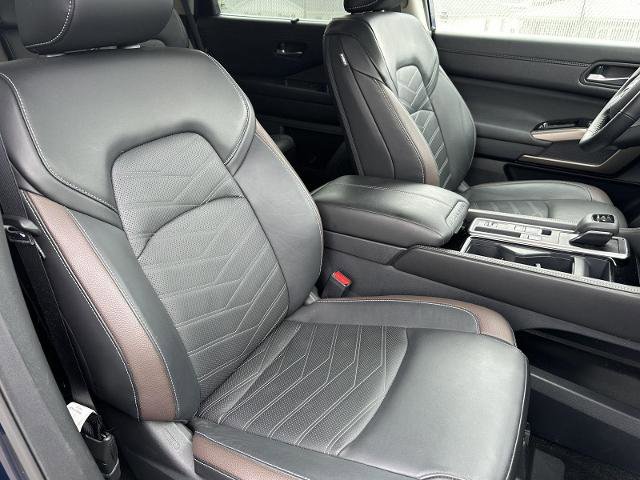Used 2025 Nissan Pathfinder Platinum w/ Cargo Package FWD image 19