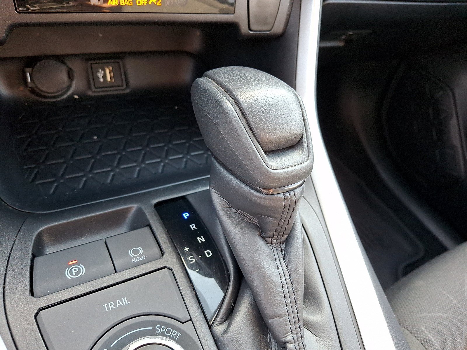 Used 2025 Toyota RAV4 XLE AWD/4WD image 12