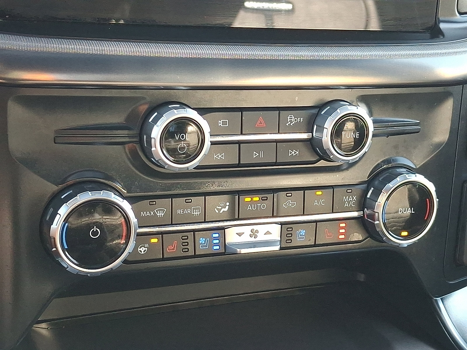 Certified 2025 Ford F150 Platinum w/ Equipment Group 702A High AWD/4WD image 16