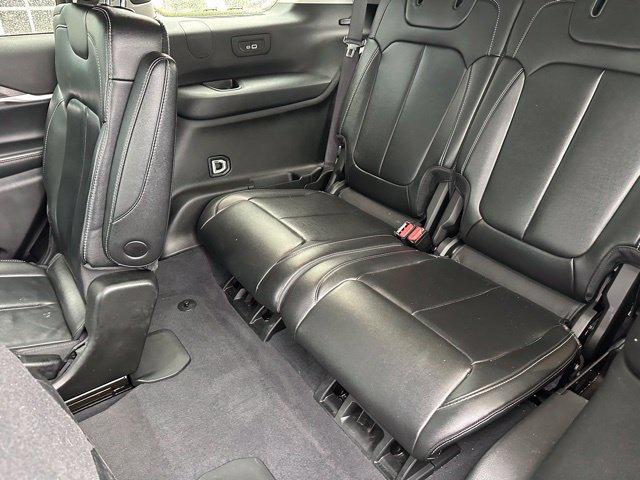 Used 2023 Jeep Grand Cherokee L Limited w/ Black Appearance Package AWD/4WD image 13