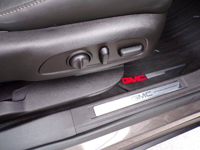 Used 2019 GMC Acadia SLT AWD/4WD image 10