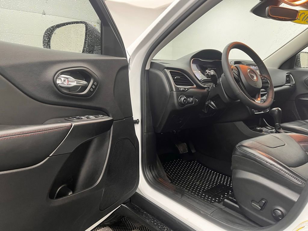 Used 2022 Jeep Cherokee Trailhawk w/ Premium Leather Package image 18