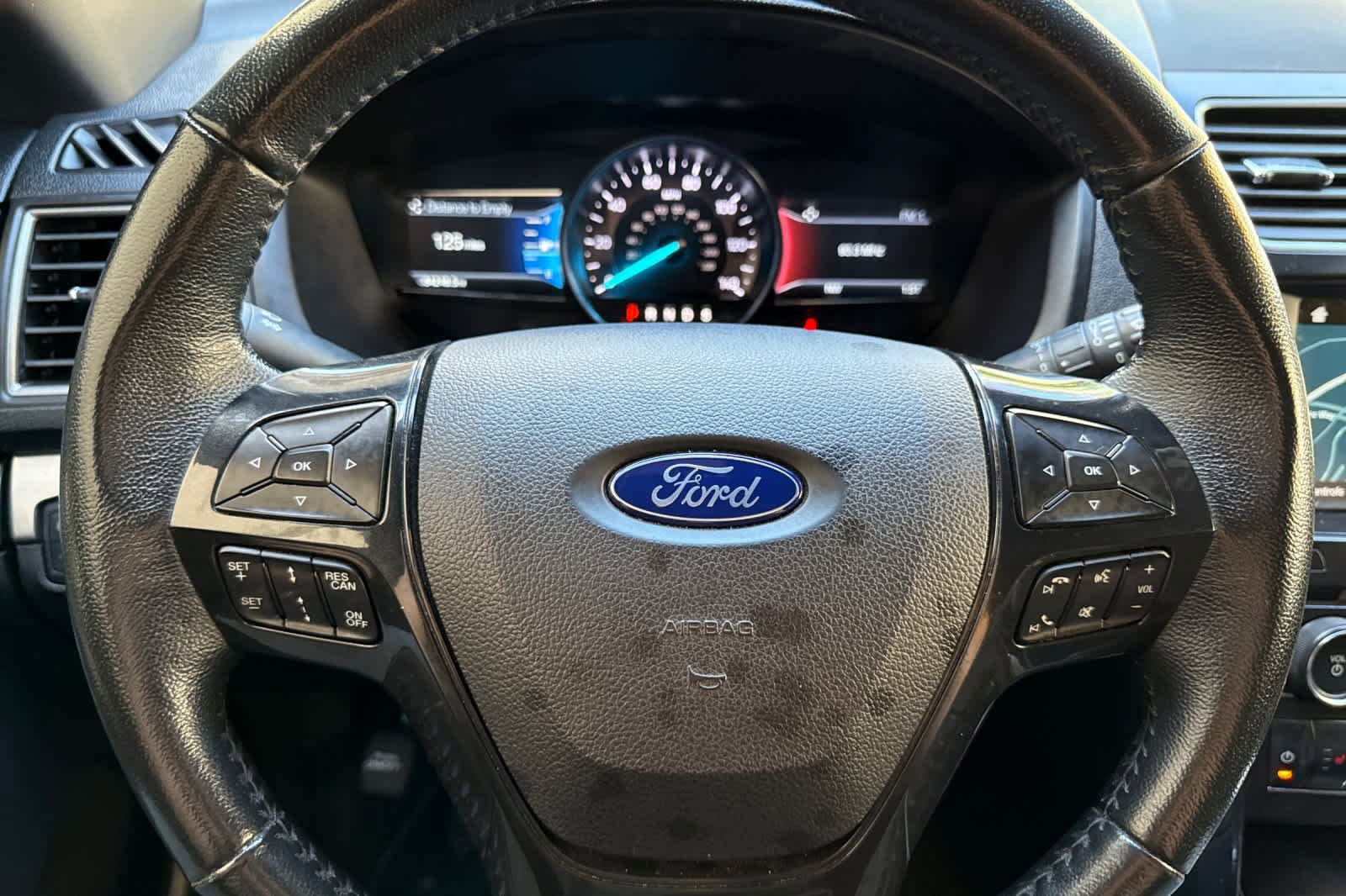 Certified 2018 Ford Explorer XLT w/ Equipment Group 202A AWD/4WD image 27