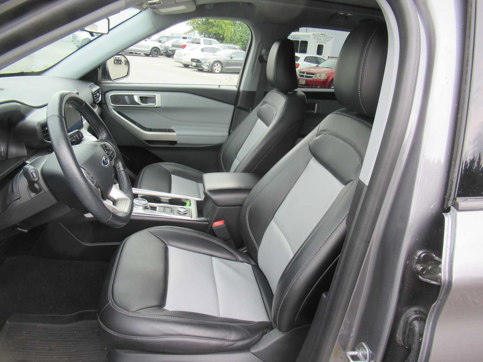 Certified 2022 Ford Explorer XLT w/ Equipment Group 202A AWD/4WD image 14