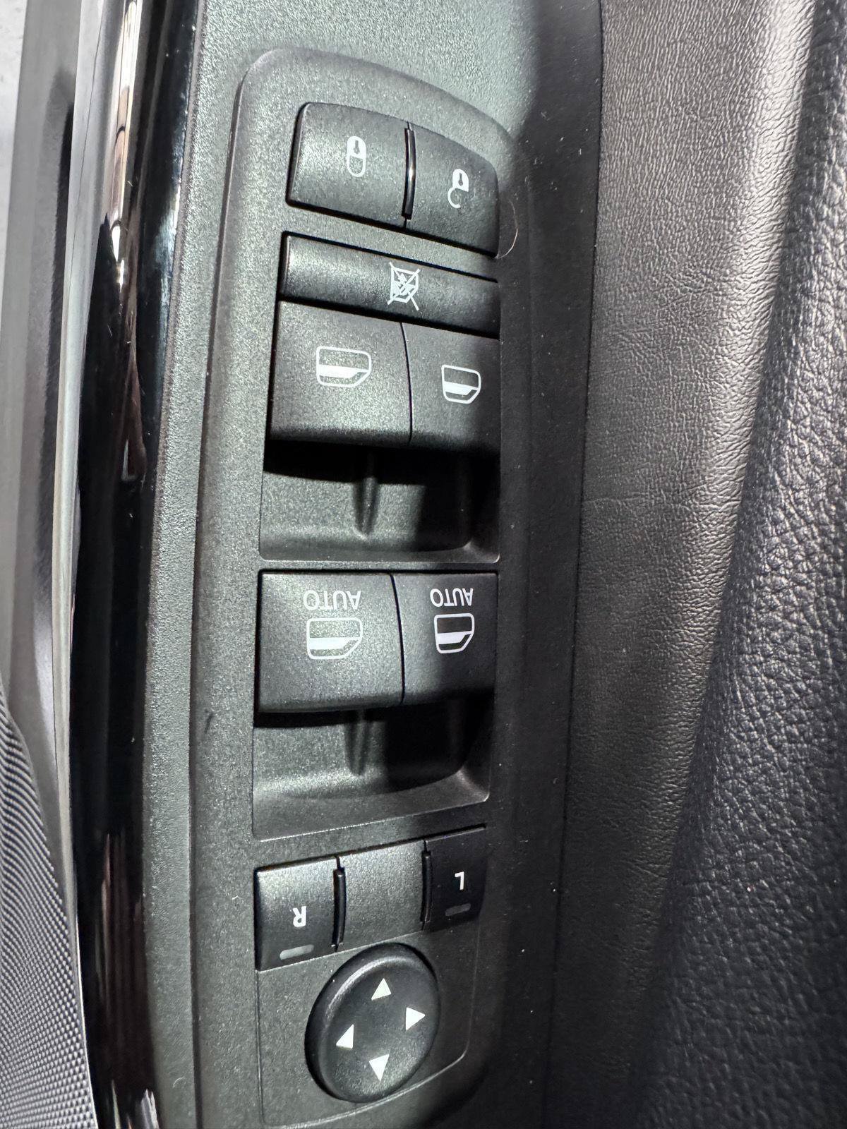 Used 2023 Jeep Cherokee Altitude Lux AWD/4WD image 35