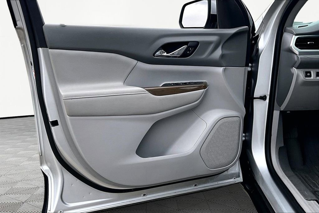 Used 2017 GMC Acadia SLE w/ LPO, Floor Liner Package image 23