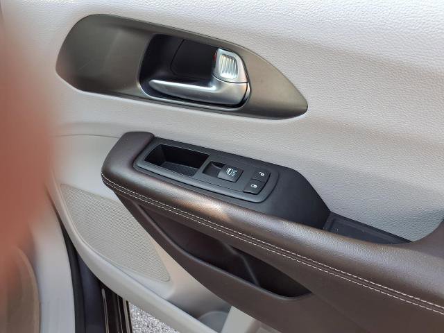 Used 2021 Chrysler Voyager Lxi image 22
