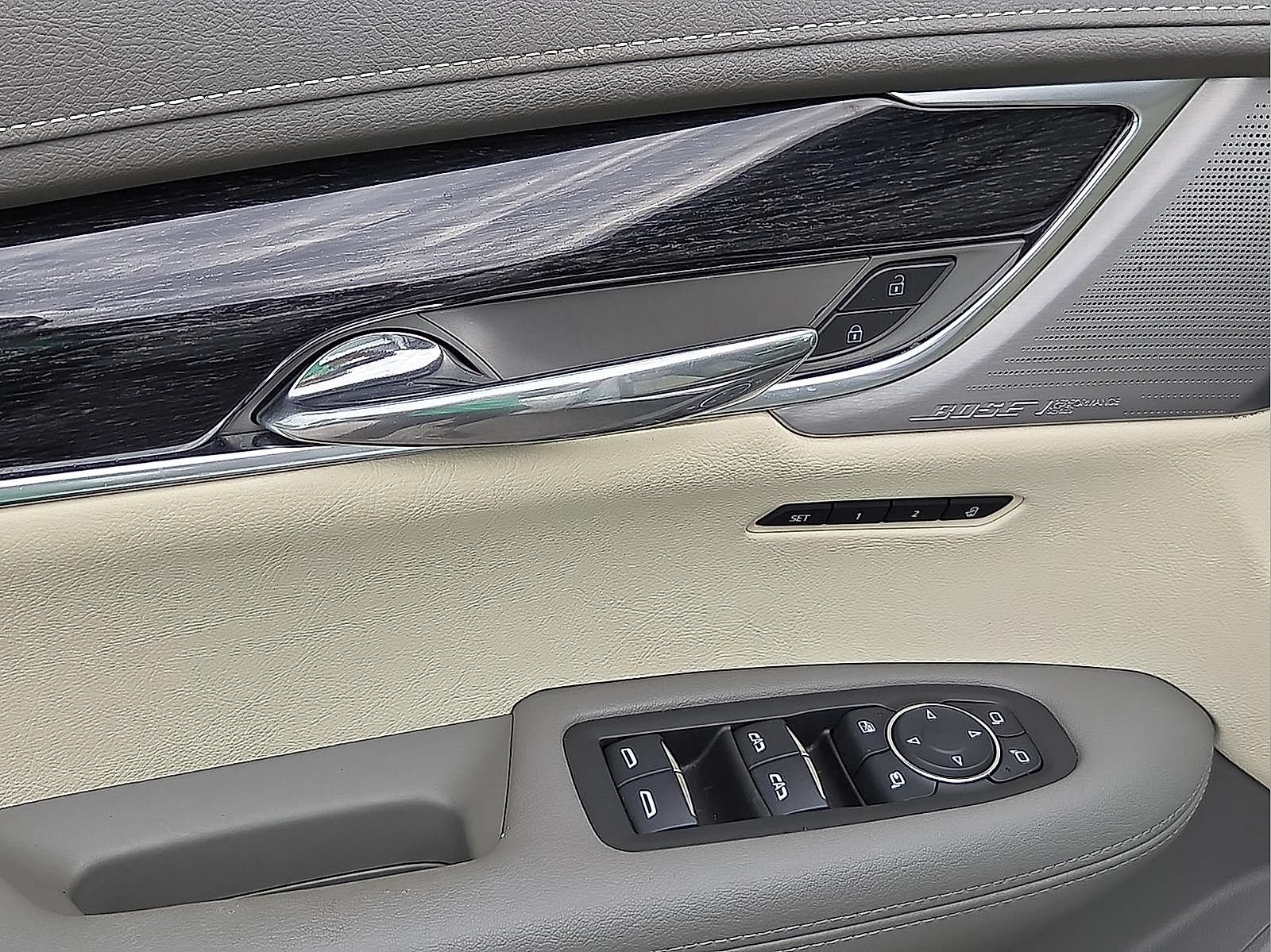 Used 2023 Cadillac XT6 Premium Luxury w/ Technology Package FWD image 14