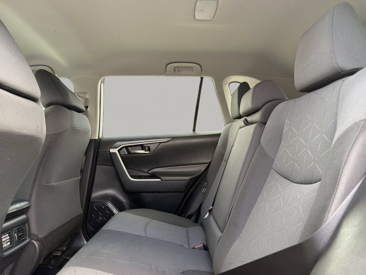 Used 2024 Toyota RAV4 XLE FWD image 16