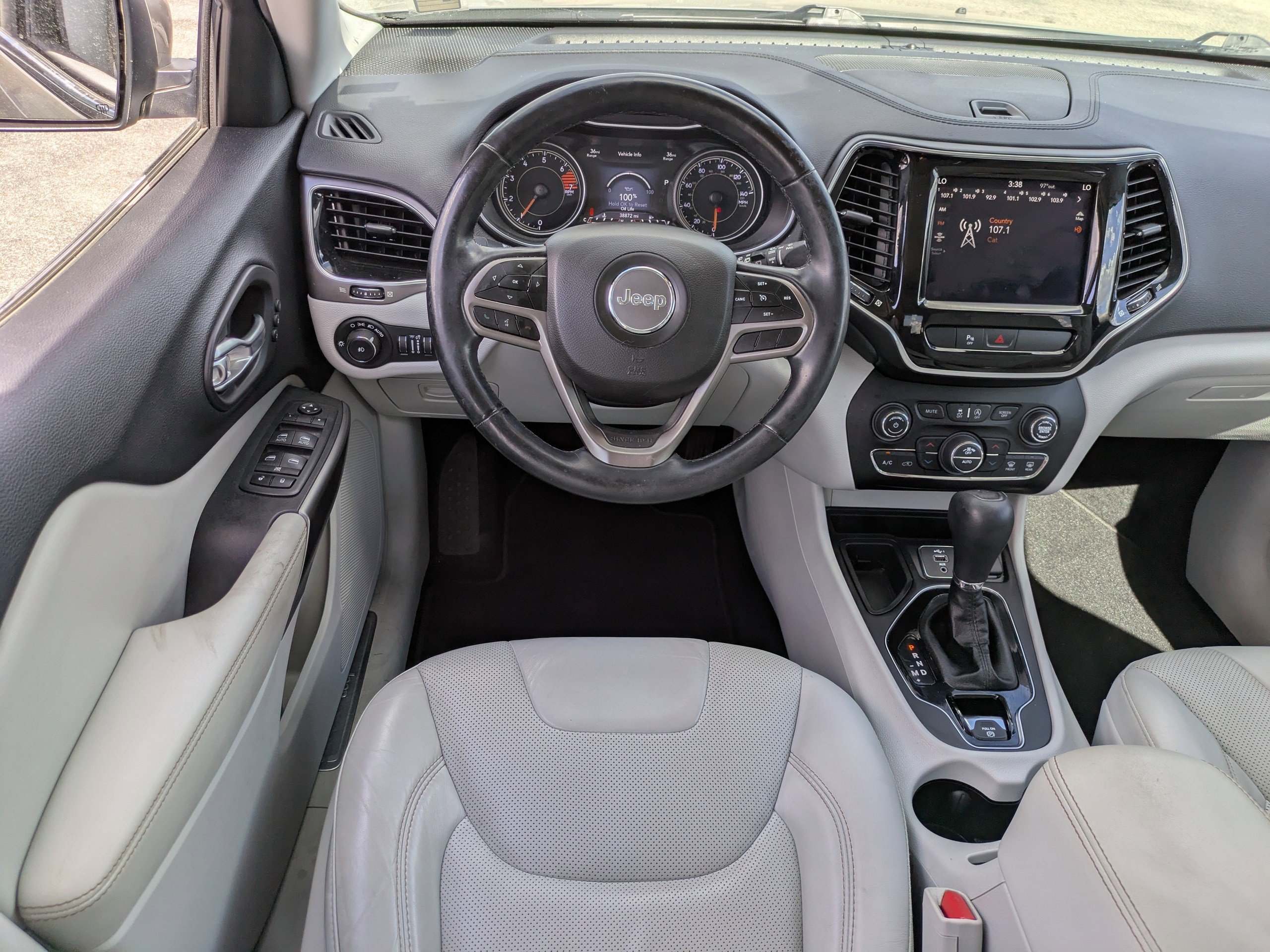 Used 2020 Jeep Cherokee Limited image 15