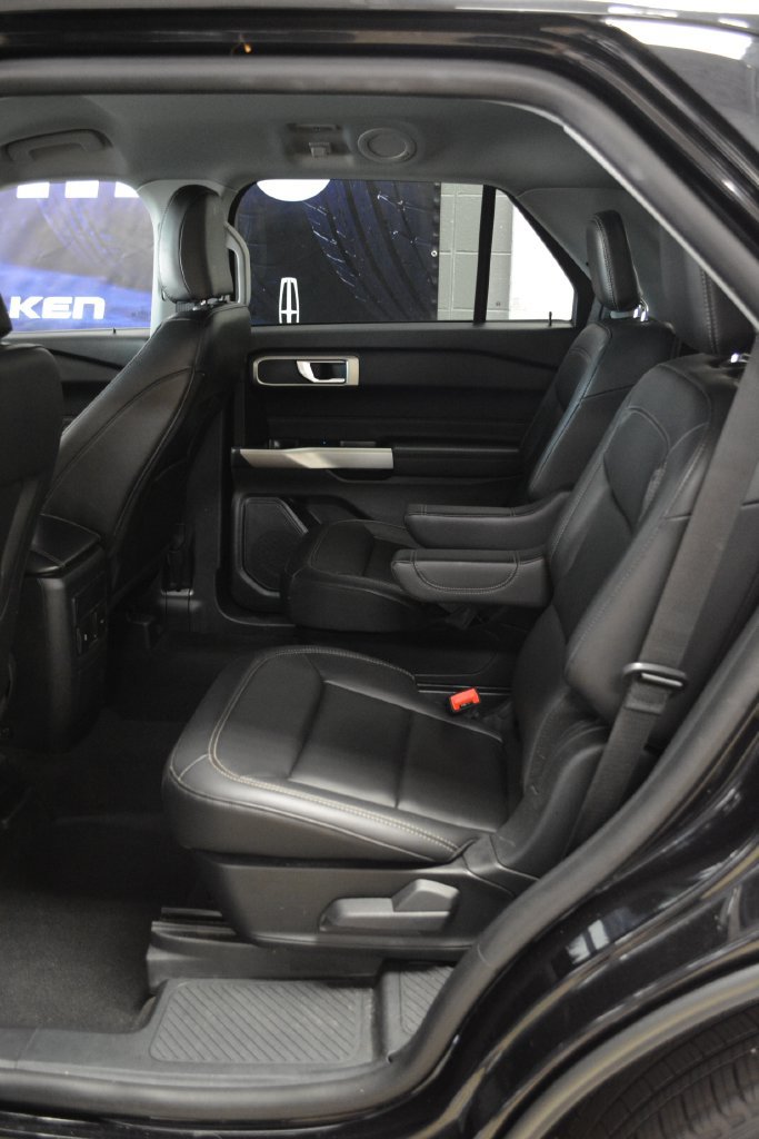 Certified 2023 Ford Explorer XLT w/ Equipment Group 202A AWD/4WD image 13