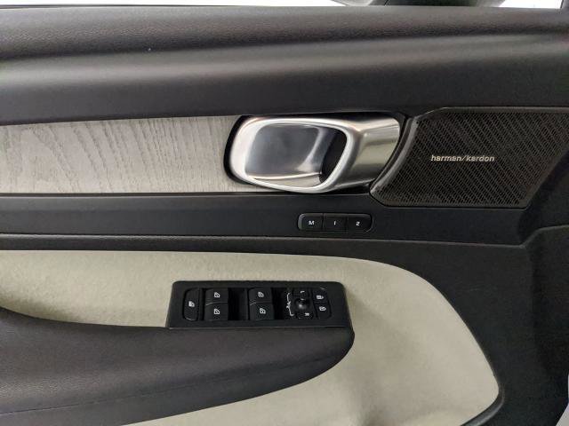 Used 2023 Volvo XC40 B5 Ultimate w/ Climate Package image 15