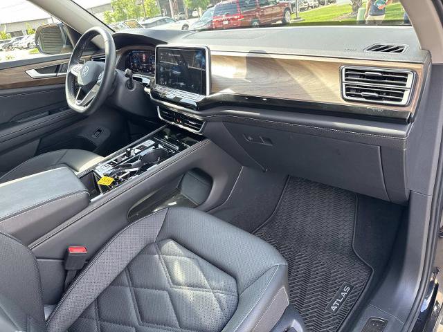Used 2025 Volkswagen Atlas SE FWD image 14