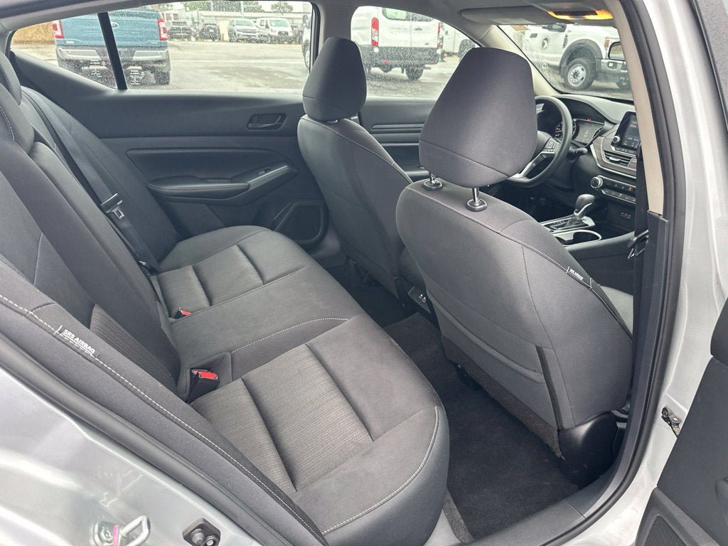 Used 2024 Nissan Altima 2.5 SV FWD image 10