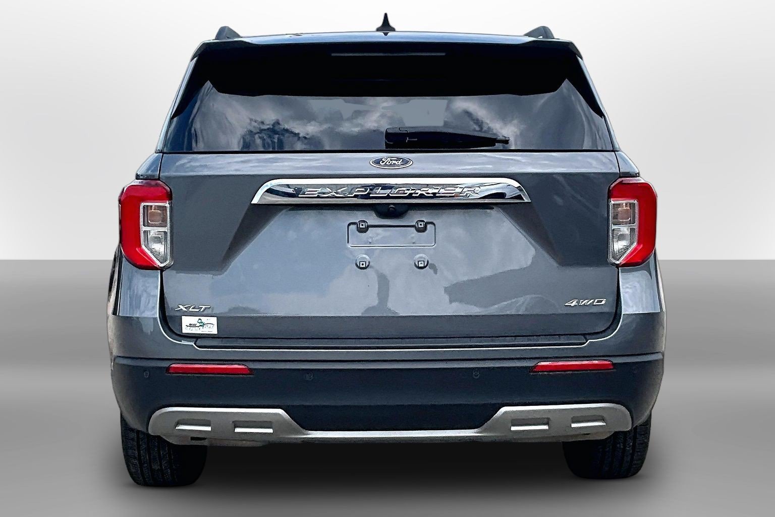 Certified 2023 Ford Explorer XLT w/ Equipment Group 202A AWD/4WD image 4