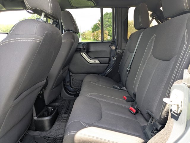 Used 2017 Jeep Wrangler Unlimited Sahara w/ Connectivity Group AWD/4WD image 25
