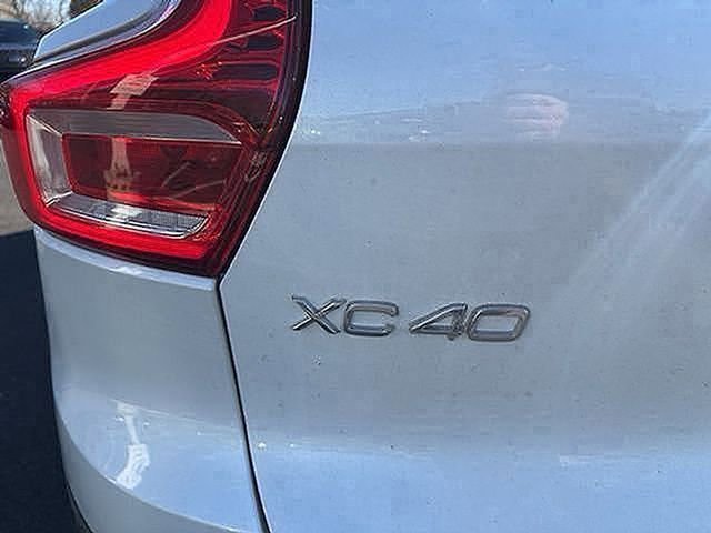 Used 2022 Volvo XC40 T5 R-Design w/ Advanced Package image 23