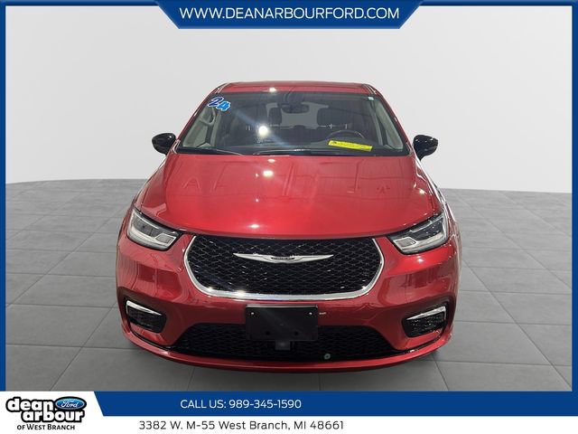 Used 2024 Chrysler Pacifica Touring-L FWD image 2