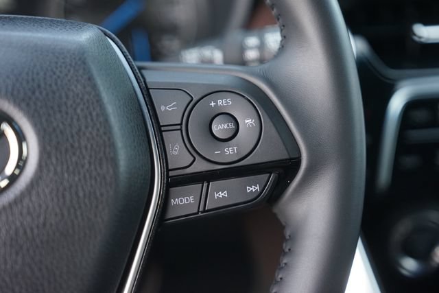 Used 2023 Toyota Venza XLE AWD/4WD image 23