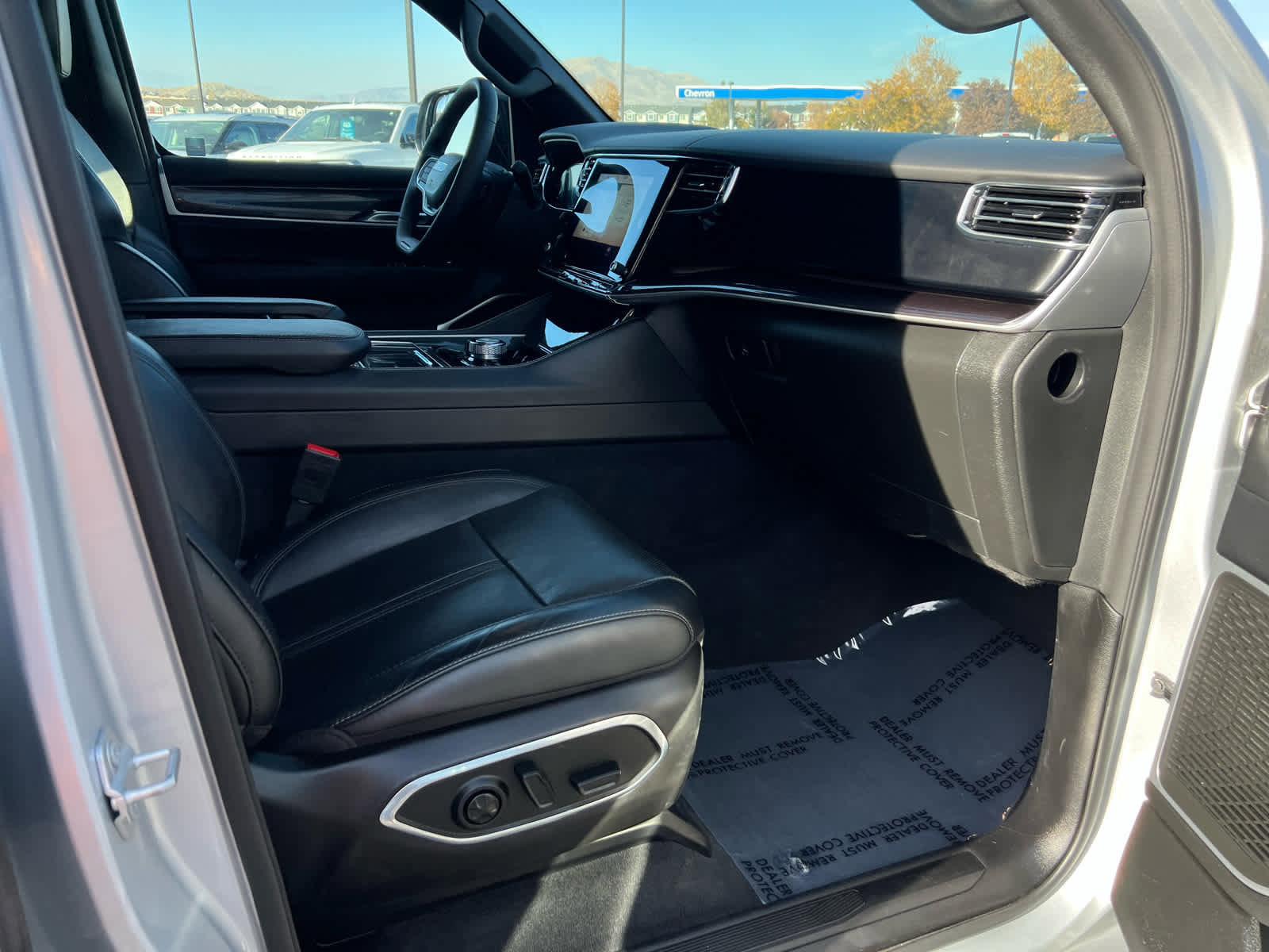 Used 2023 Jeep Wagoneer 4WD w/ Convenience Group I image 18