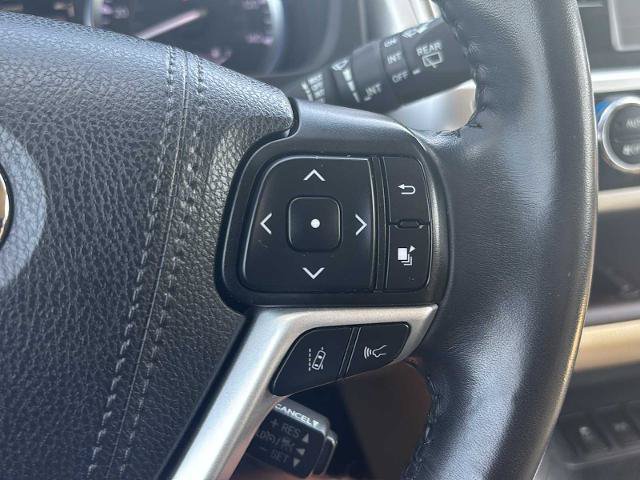 Used 2019 Toyota Highlander XLE AWD/4WD image 30