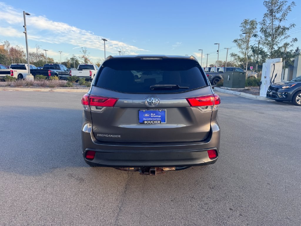 Used 2017 Toyota Highlander LE FWD image 4