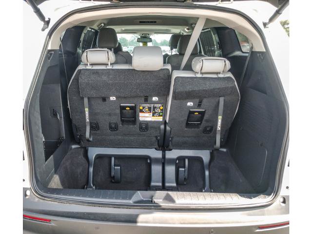 Used 2025 Toyota Sienna XLE FWD image 7