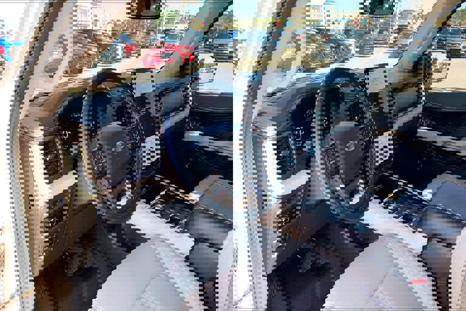 Certified 2024 Ford Expedition Platinum image 17