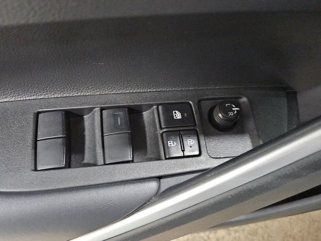 Used 2022 Toyota Corolla Cross LE AWD/4WD image 14