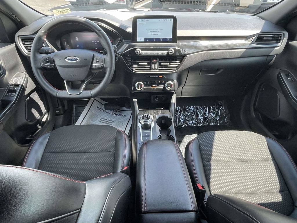 Certified 2025 Ford Escape ST-Line AWD/4WD image 11