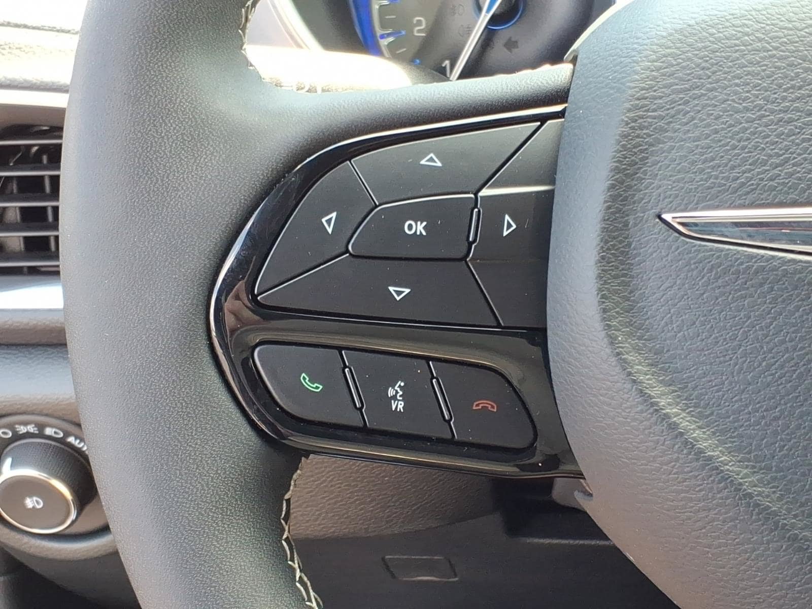 Used 2025 Chrysler Pacifica Limited FWD image 25