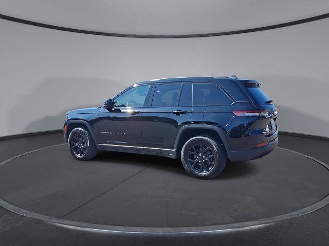 Used 2025 Jeep Grand Cherokee Altitude AWD/4WD image 6