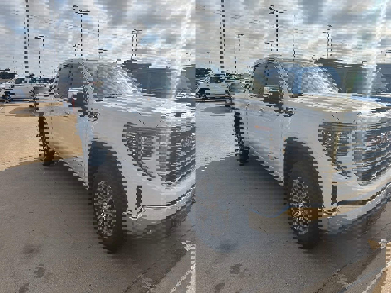 Used 2024 GMC Sierra 1500 SLT image 5