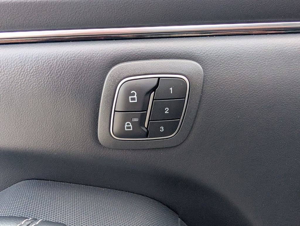 Certified 2025 Ford Mustang Mach-E Premium image 23