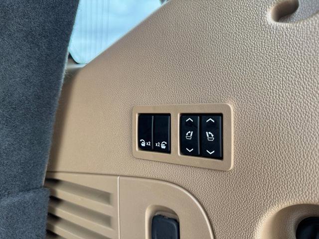 Used 2018 Cadillac Escalade Platinum AWD/4WD image 17