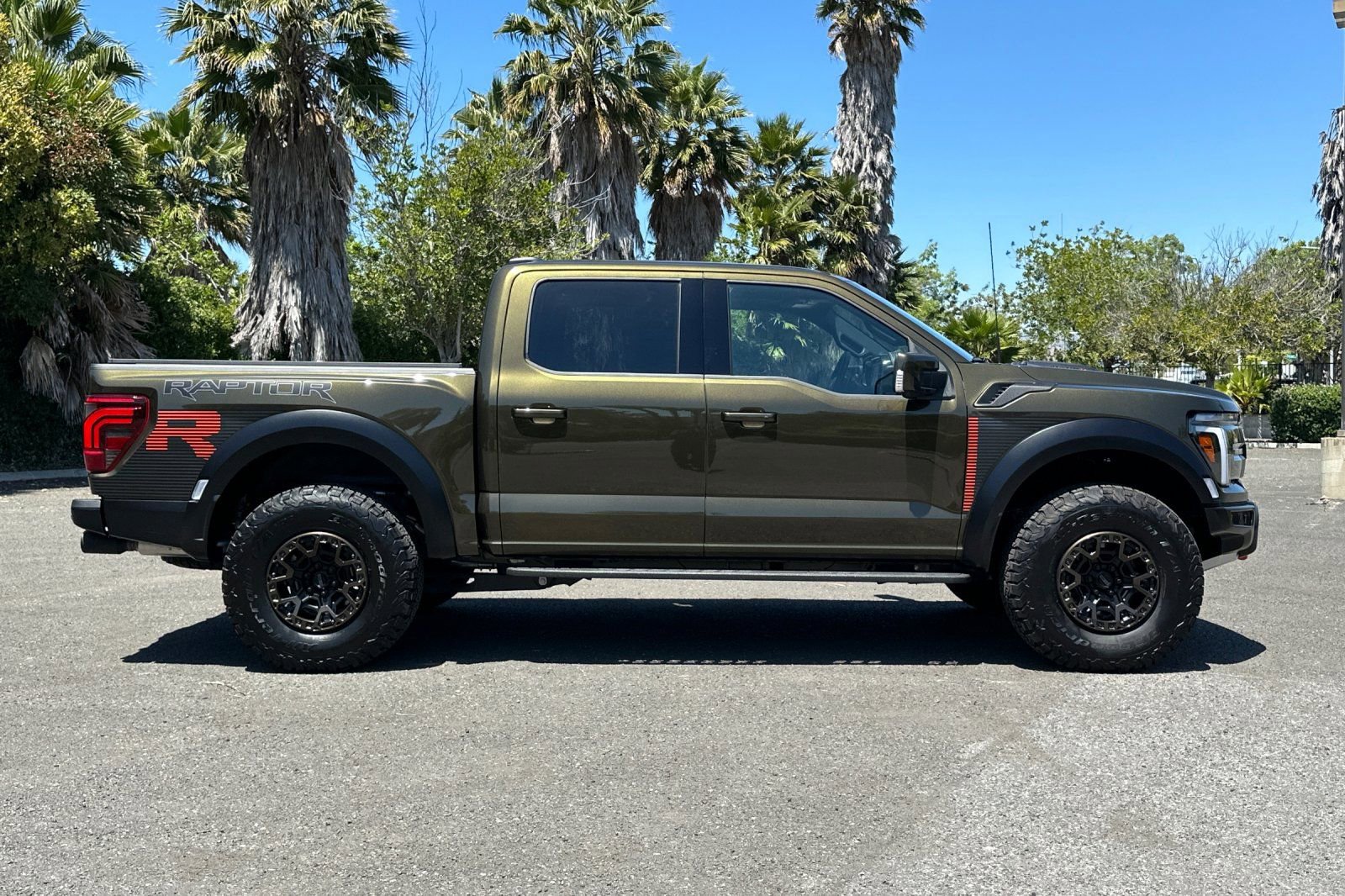Certified 2025 Ford F150 Raptor w/ Equipment Group 803A Raptor R AWD/4WD image 2