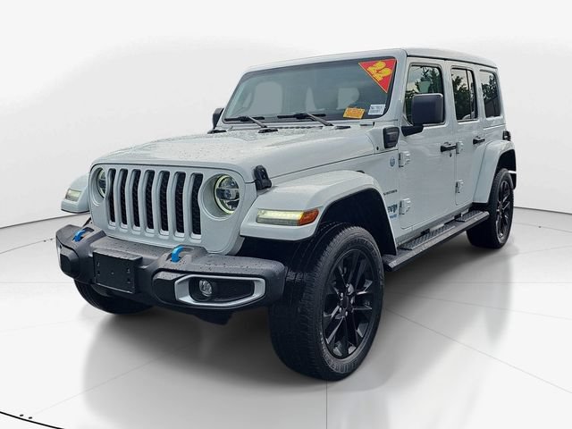 Used 2022 Jeep Wrangler Unlimited Sahara w/ Cold Weather Group AWD/4WD image 9