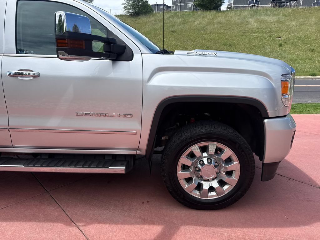 Used 2019 GMC Sierra 2500 Denali w/ Duramax Plus Package AWD/4WD image 31