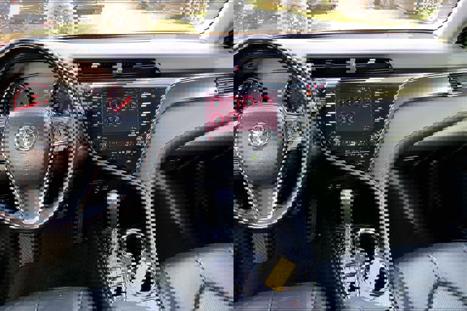 Used 2019 Toyota Camry XSE image 9