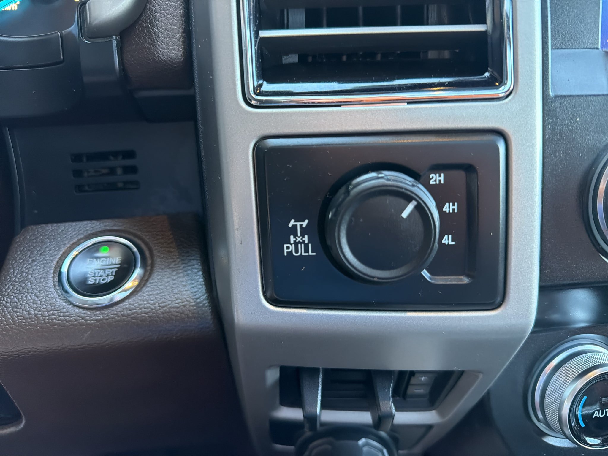 Certified 2020 Ford F250 King Ranch w/ King Ranch Ultimate Package AWD/4WD image 40